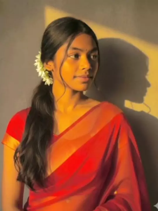 Lal Colour Ki Saree Me VN Code Template